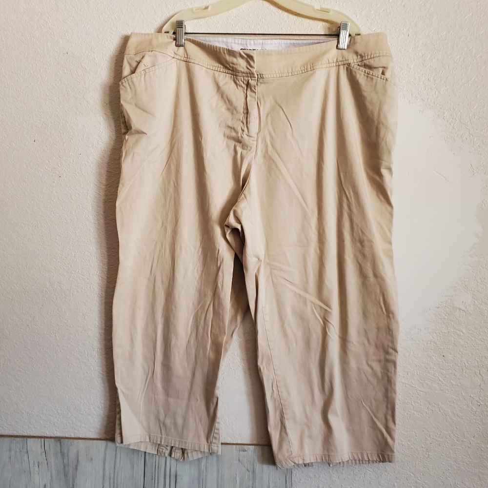 Avenue Women's 20A Capris Khaki Pants